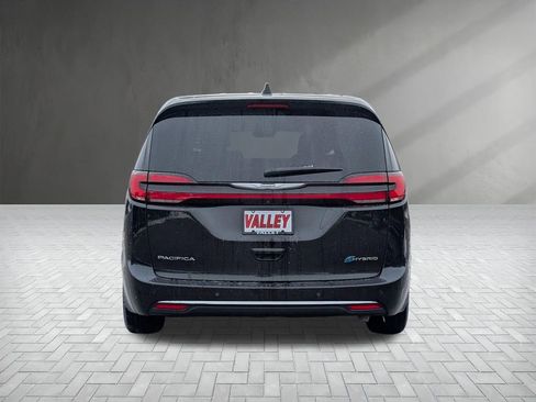 Used 2023 Chrysler Pacifica Limited image 9