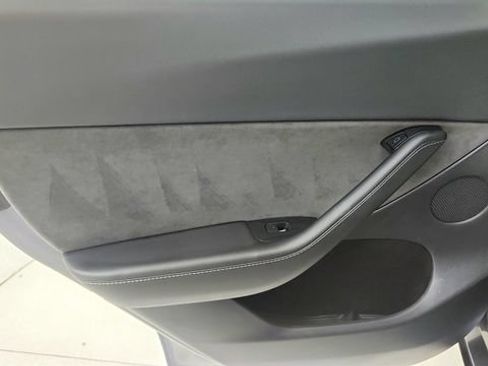Used 2023 Tesla Model Y Long Range AWD/4WD image 45