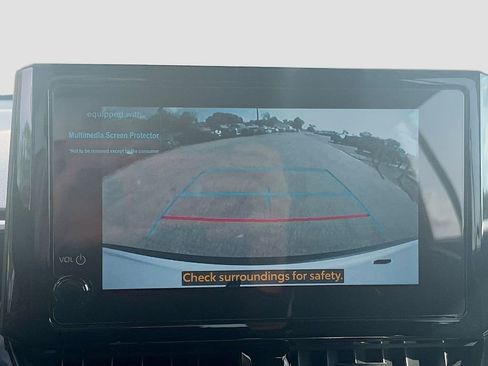 Used 2025 Toyota Corolla Cross LE FWD image 13