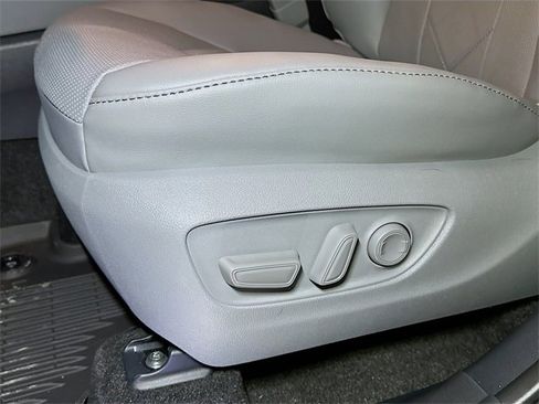 New 2026 Toyota Highlander Platinum image 13