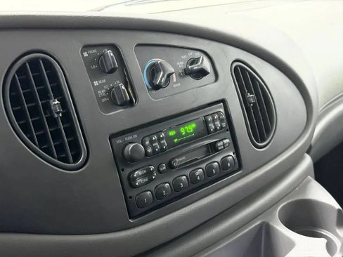 Used 2003 Ford E-350 and Econoline 350 XL RWD image 16