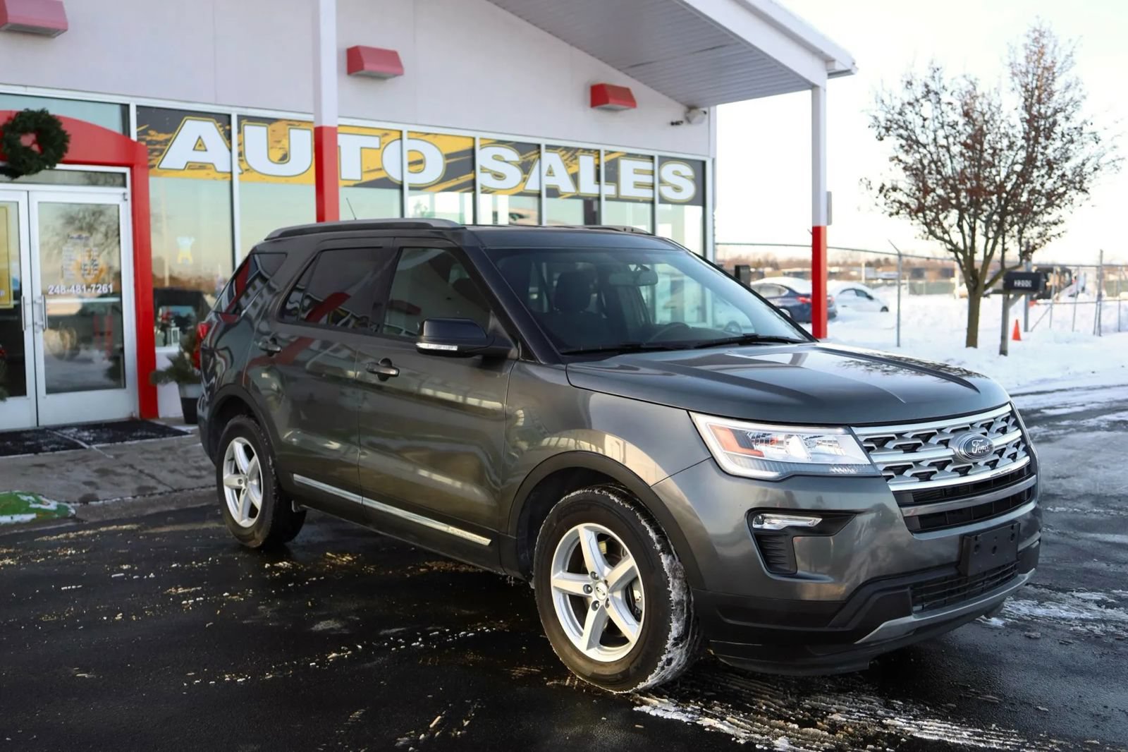 Used 2018 Ford Explorer XLT w/ Equipment Group 201A FWD image 3