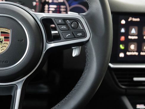 Used 2022 Porsche Cayenne Platinum Edition image 16