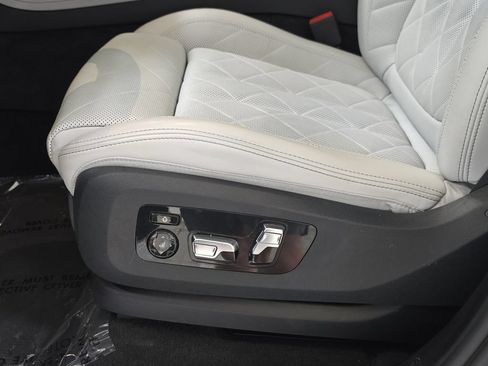 Certified 2024 BMW X7 xDrive40i w/ Executive Package AWD/4WD image 28