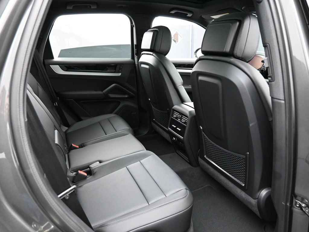 Certified 2026 Porsche Cayenne AWD/4WD image 27