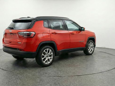 Used 2025 Jeep Compass Limited image 9