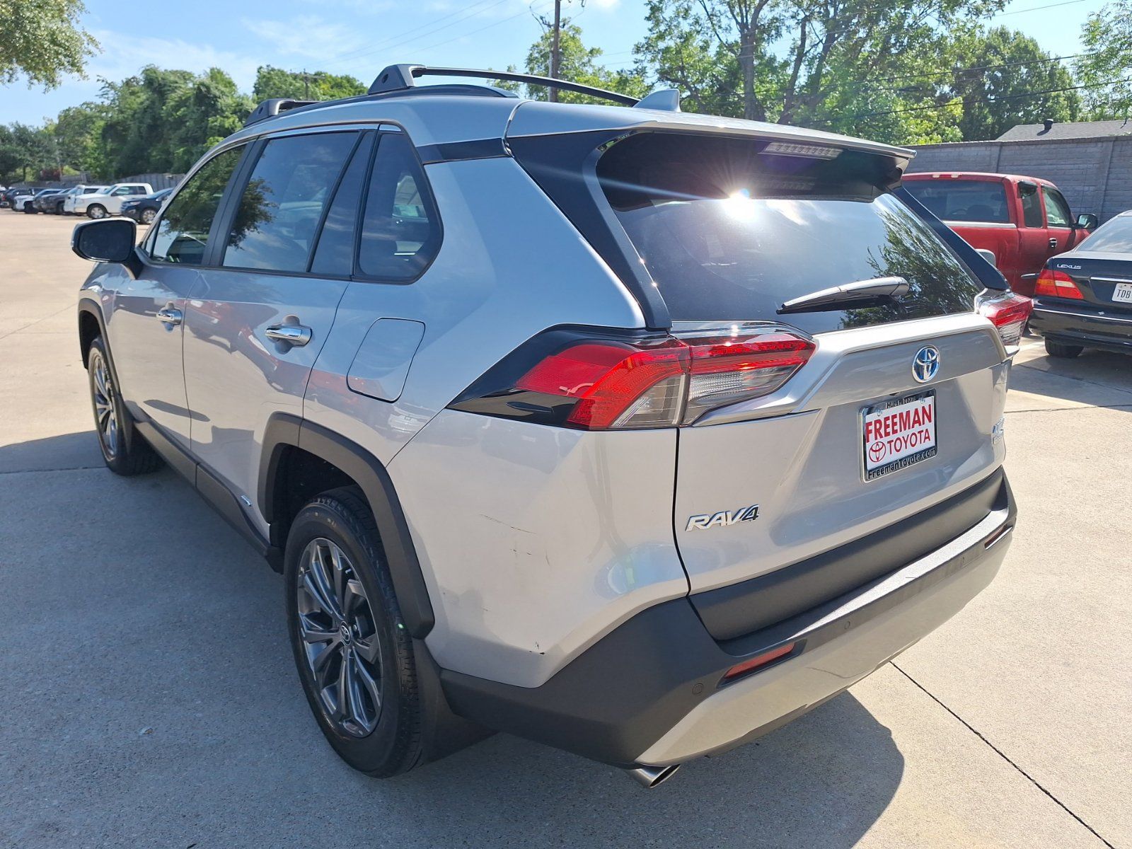 Used 2023 Toyota RAV4 Limited AWD/4WD image 4