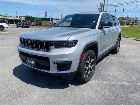 Used 2024 Jeep Grand Cherokee L Limited w/ Luxury Tech Group II AWD/4WD image 3