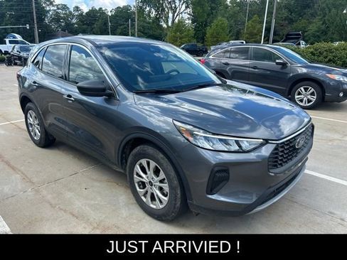 Used 2023 Ford Escape Active w/ Tech Pack #1 AWD/4WD image 1