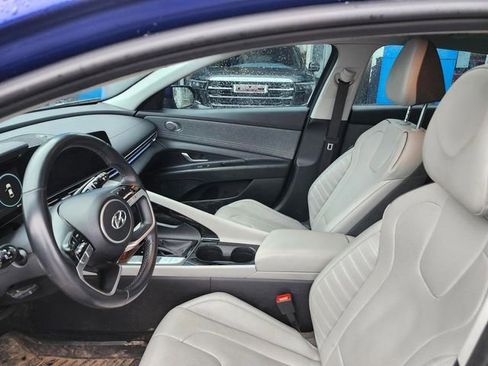 Used 2023 Hyundai Elantra Limited image 3