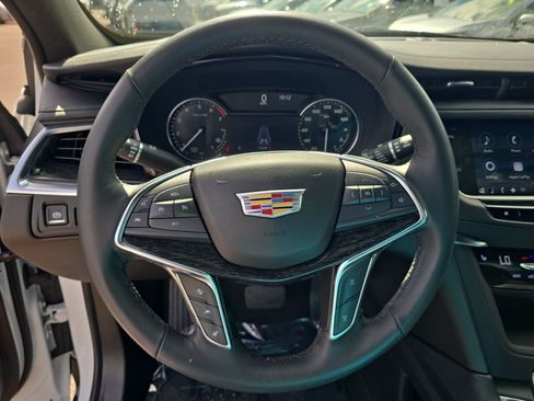 Used 2022 Cadillac XT5 Premium Luxury FWD image 30