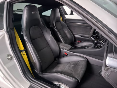 Used 2018 Porsche 911 GT3 RWD image 17