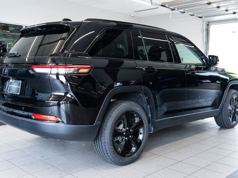 Used 2023 Jeep Grand Cherokee Limited w/ Luxury Tech Group II AWD/4WD image 6