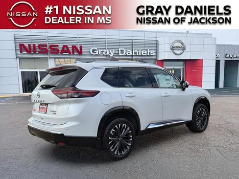 New 2026 Nissan Rogue Platinum w/ Platinum Premium Package image 2