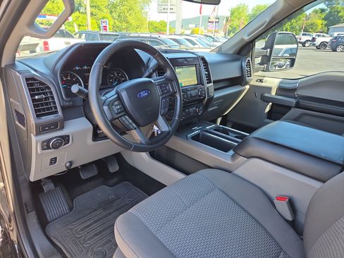 Used 2017 Ford F150 XLT w/ Equipment Group 302A Luxury AWD/4WD image 16