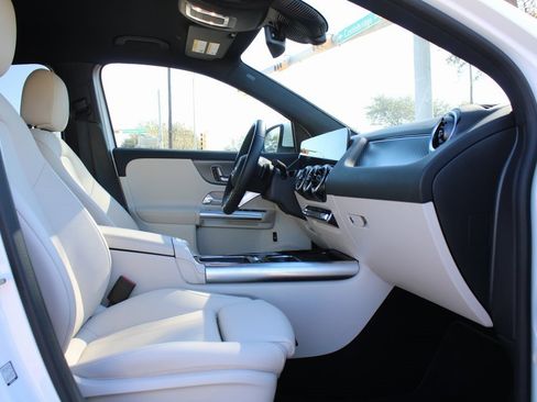 Used 2025 Mercedes-Benz GLA 250 4MATIC image 22