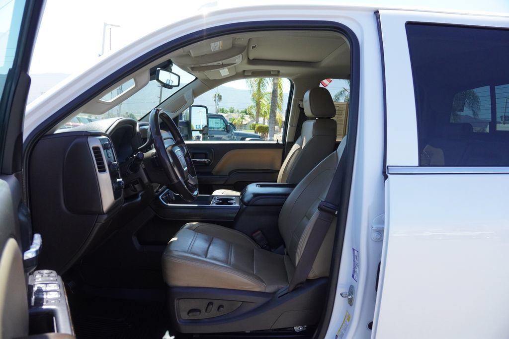 Used 2018 GMC Sierra 2500 Denali w/ Duramax Plus Package AWD/4WD image 28