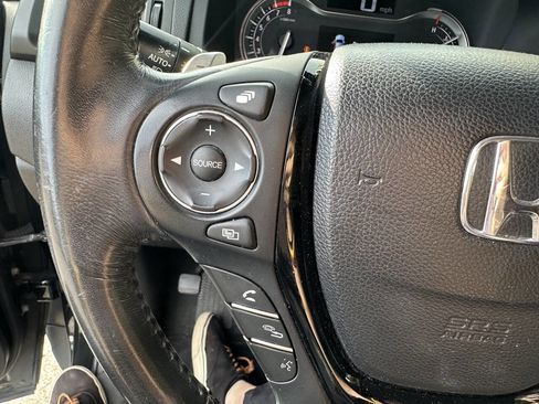 Used 2018 Honda Pilot Touring image 5