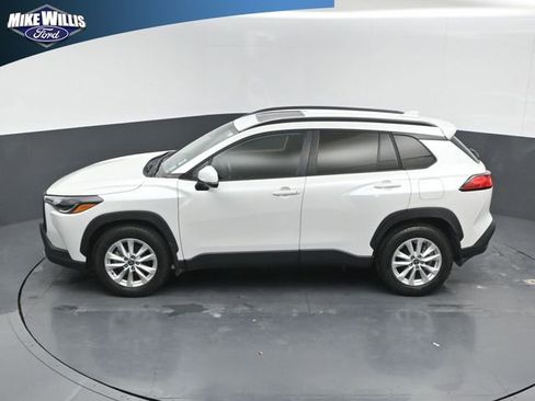 Used 2022 Toyota Corolla Cross LE image 12