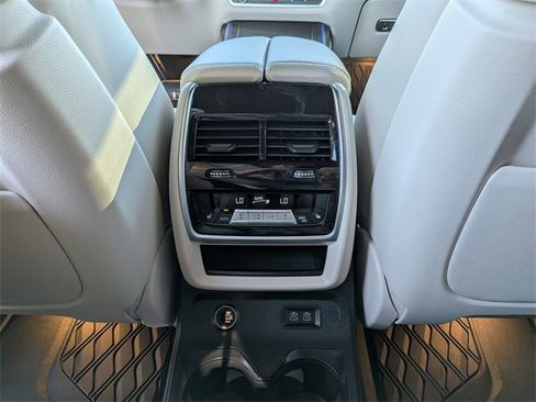 Used 2025 BMW X7 M60i w/ Executive Package image 17