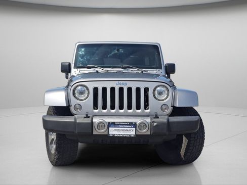 Used 2018 Jeep Wrangler Unlimited Sahara AWD/4WD image 3