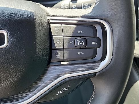 Used 2024 Jeep Wagoneer L Series II w/ Flexible Seating Group AWD/4WD image 19