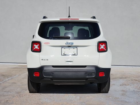 Used 2023 Jeep Renegade Latitude w/ Premium Group AWD/4WD image 7