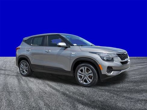 Used 2021 Kia Seltos LX AWD/4WD image 2