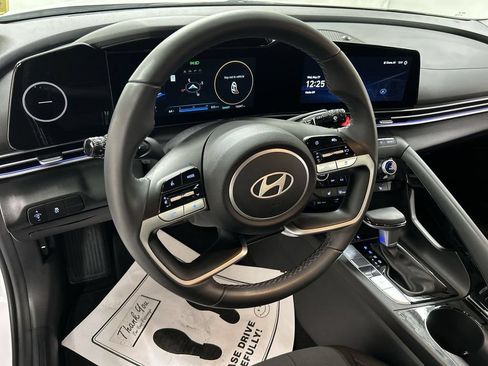 Used 2024 Hyundai Elantra SEL w/ Convenience Package FWD image 4