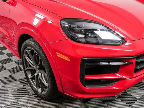 Certified 2024 Porsche Cayenne Coupe AWD/4WD image 37