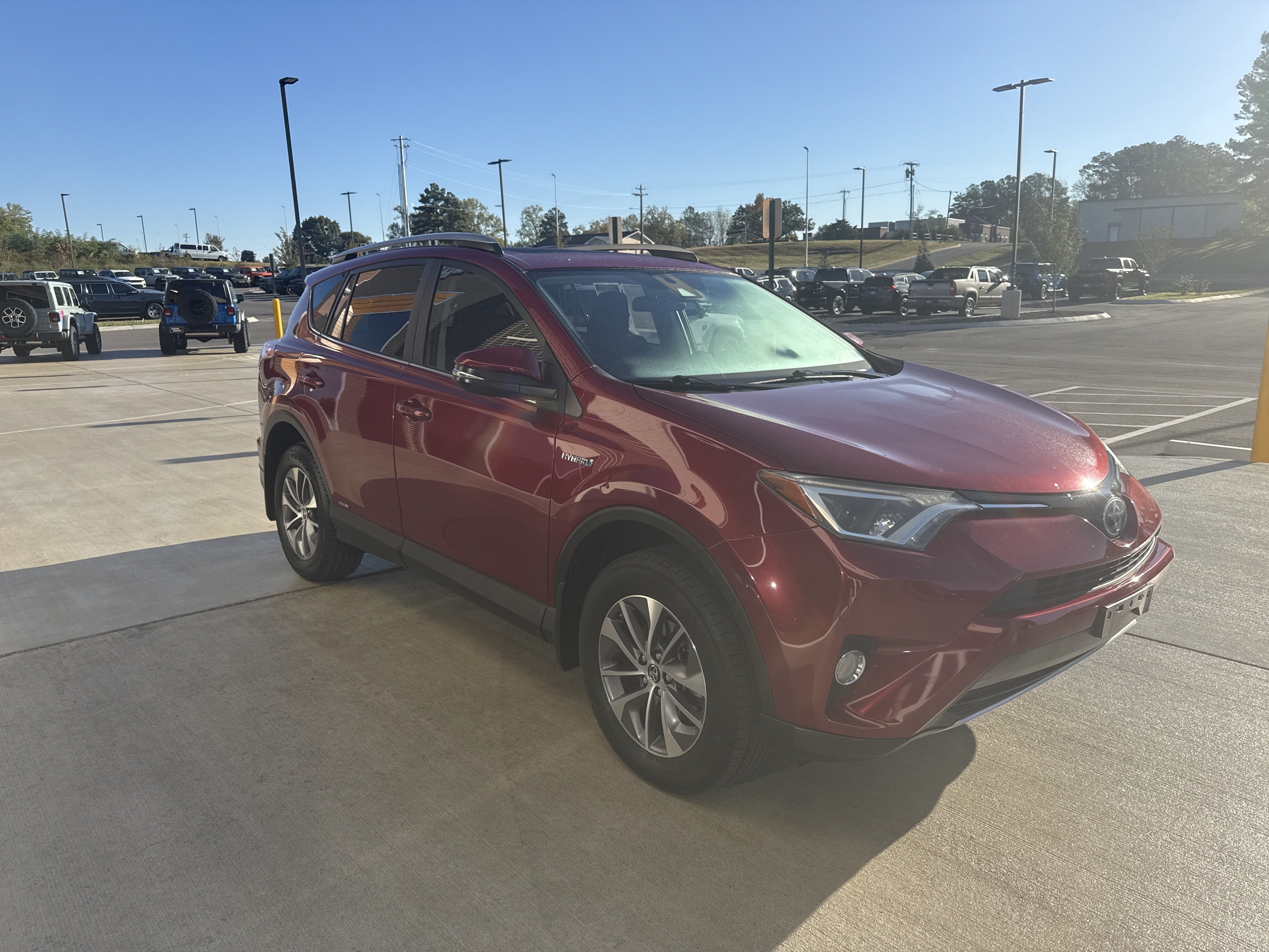 Used 2018 Toyota RAV4 XLE w/ Carpet Mat Package AWD/4WD image 4