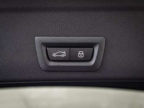 New 2026 BMW X6 xDrive40i w/ Climate Comfort Package image 18