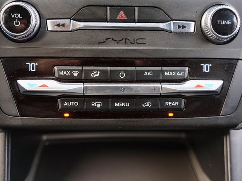 Used 2020 Ford Explorer XLT w/ Equipment Group 202A image 20