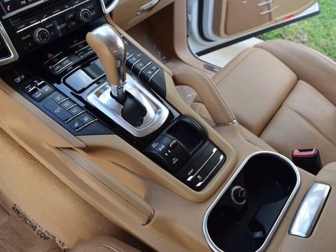 Used 2014 Porsche Cayenne Diesel Platinum Edition AWD/4WD image 58