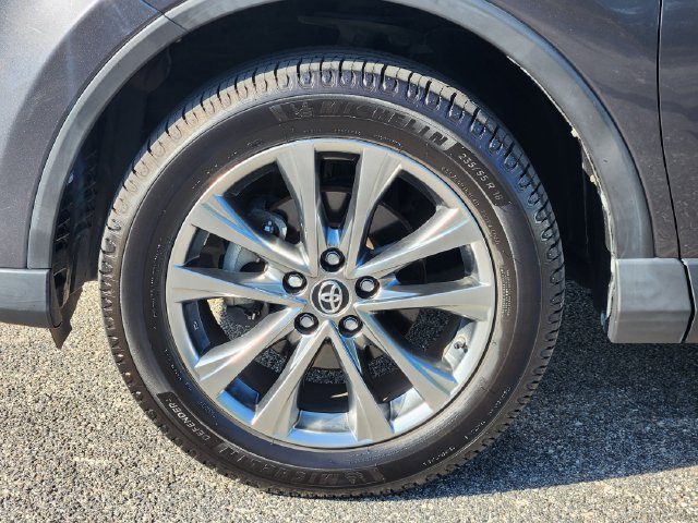 Used 2017 Toyota RAV4 Limited FWD image 9