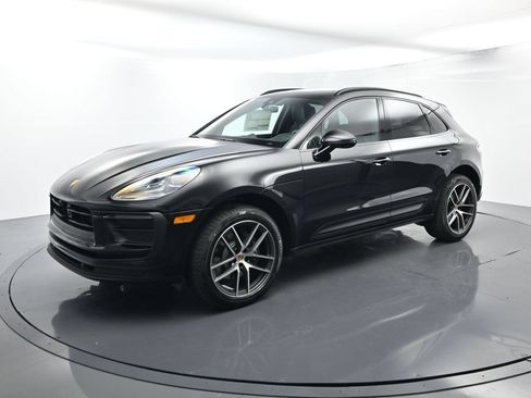 Certified 2026 Porsche Macan AWD/4WD image 1
