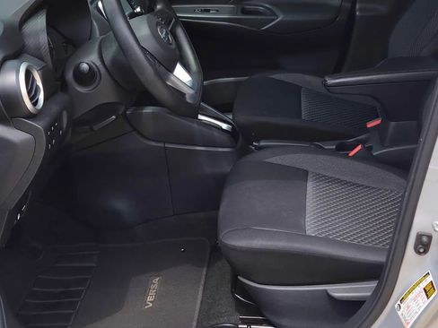 Used 2020 Nissan Versa S FWD image 9