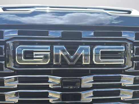 Used 2024 GMC Sierra 2500 Denali Ultimate AWD/4WD image 15