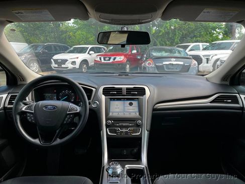 Used 2018 Ford Fusion SE w/ Fusion SE Technology Package FWD image 19