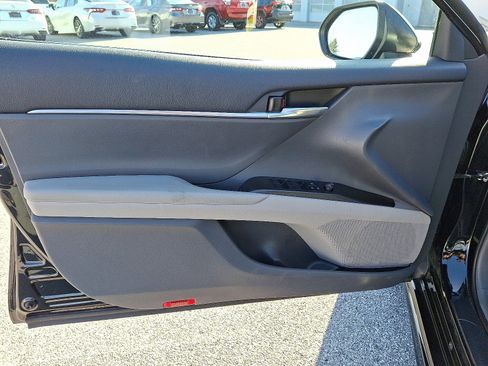 Used 2024 Toyota Camry SE FWD image 14