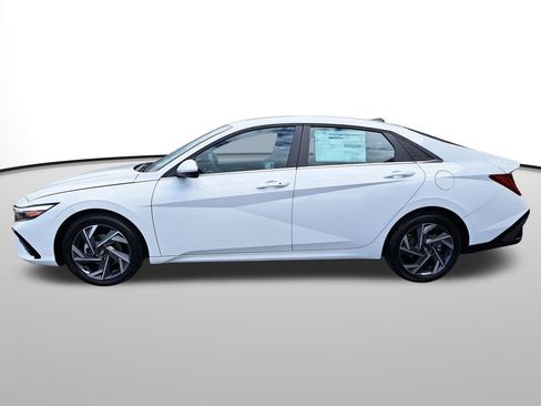 New 2025 Hyundai Elantra SEL image 9