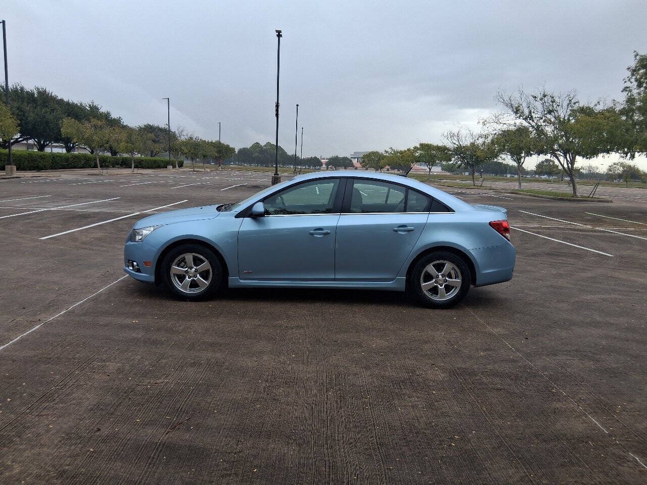 Used 2011 Chevrolet Cruze LT w/ RS Package FWD image 3