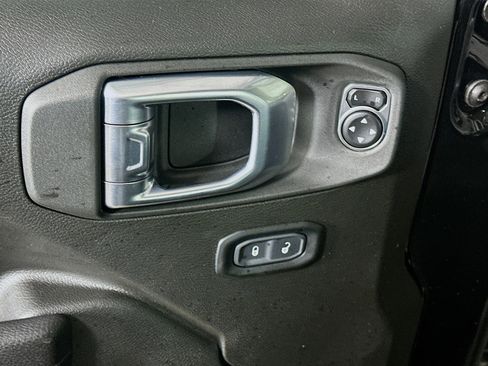 Used 2023 Jeep Wrangler Unlimited w/ Convenience Group AWD/4WD image 15