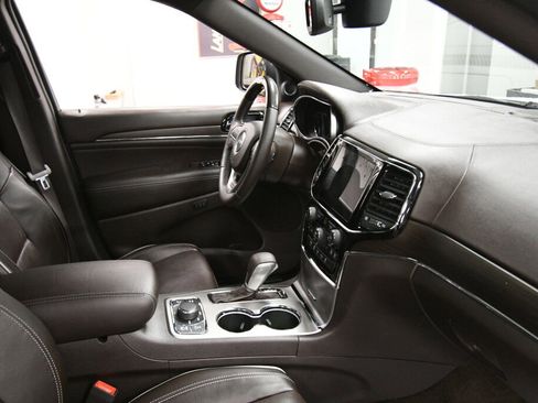 Used 2019 Jeep Grand Cherokee Overland image 30