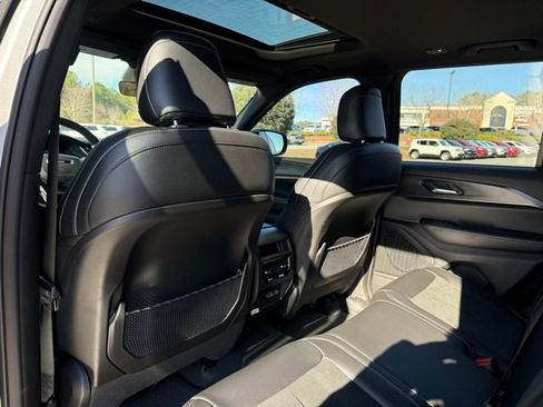 New 2025 Jeep Grand Cherokee Altitude image 27