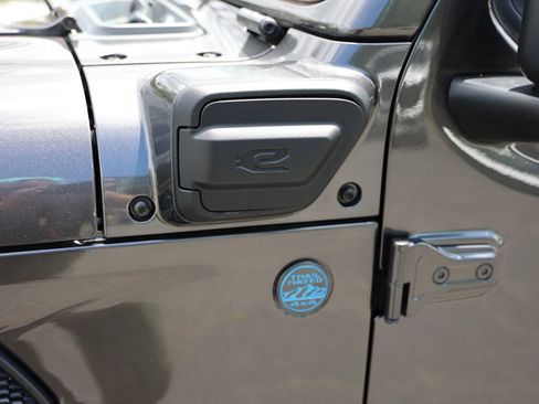 Used 2023 Jeep Wrangler Unlimited w/ Cold Weather Group AWD/4WD image 10