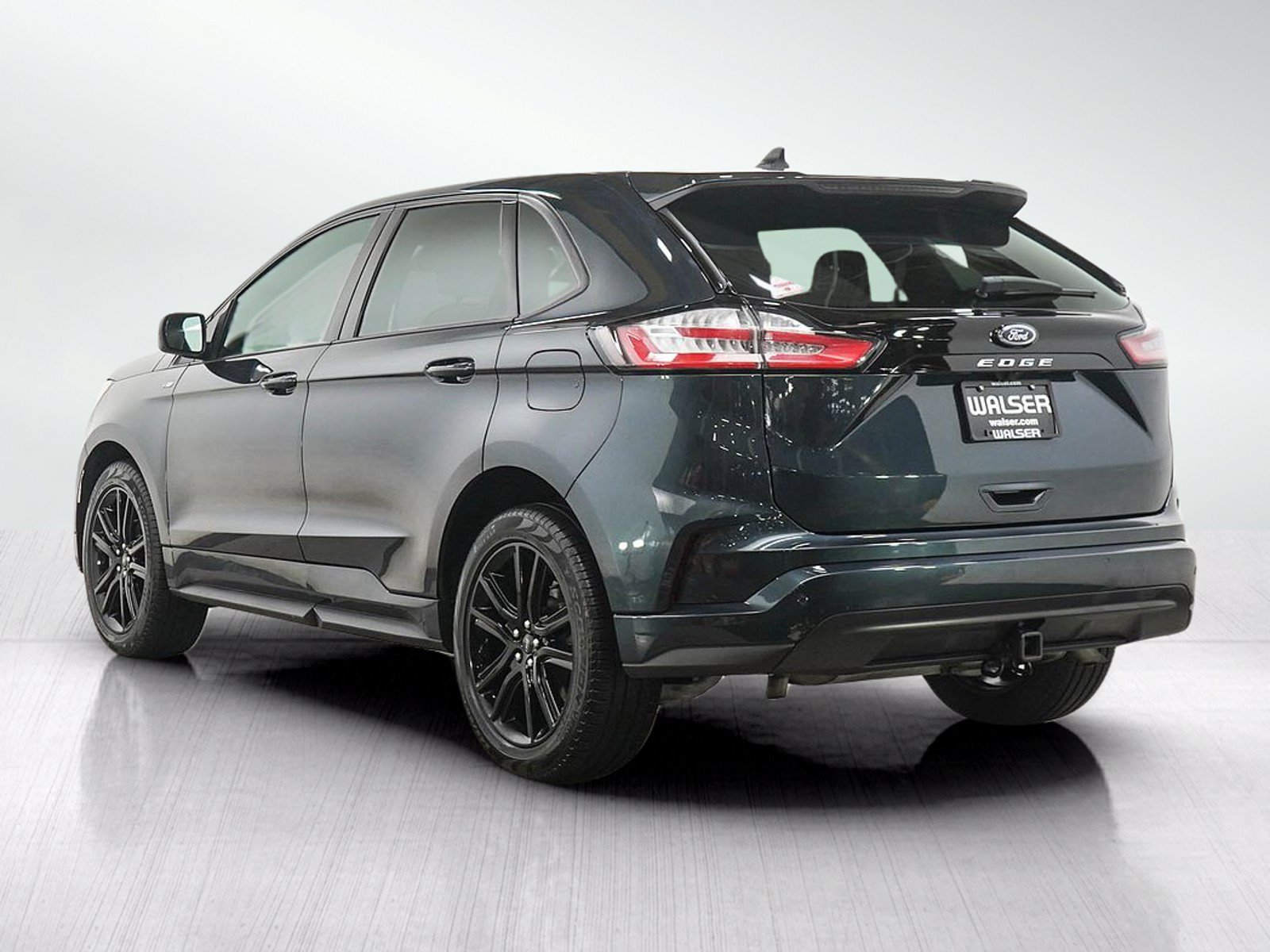 Used 2022 Ford Edge ST-Line w/ Class II Trailer Tow Package AWD/4WD image 3