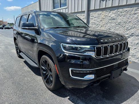 Used 2023 Jeep Wagoneer 4WD image 2