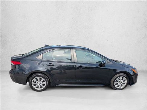 Used 2025 Toyota Corolla LE FWD image 4