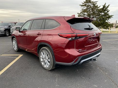 Used 2021 Toyota Highlander Limited image 7